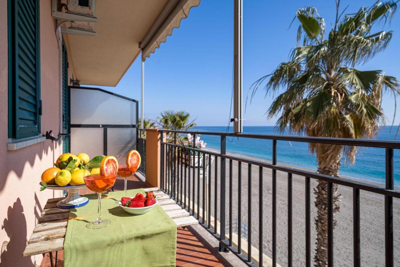 Loft Balcone Sul Mare Apartment Letojanni Exterior photo