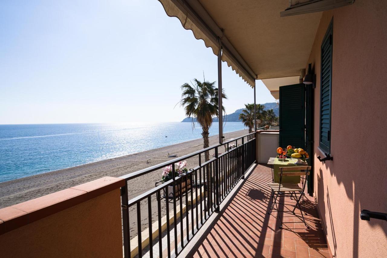 Loft Balcone Sul Mare Apartment Letojanni Exterior photo