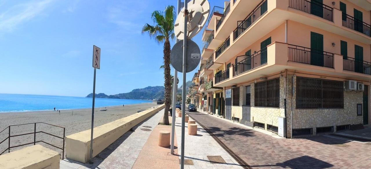 Loft Balcone Sul Mare Apartment Letojanni Exterior photo